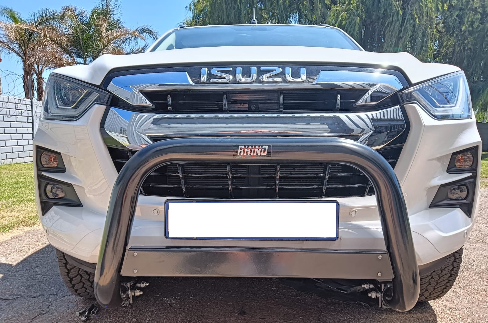 Isuzu KB Nudge Bar Black (2013-2022) - ISN295-76