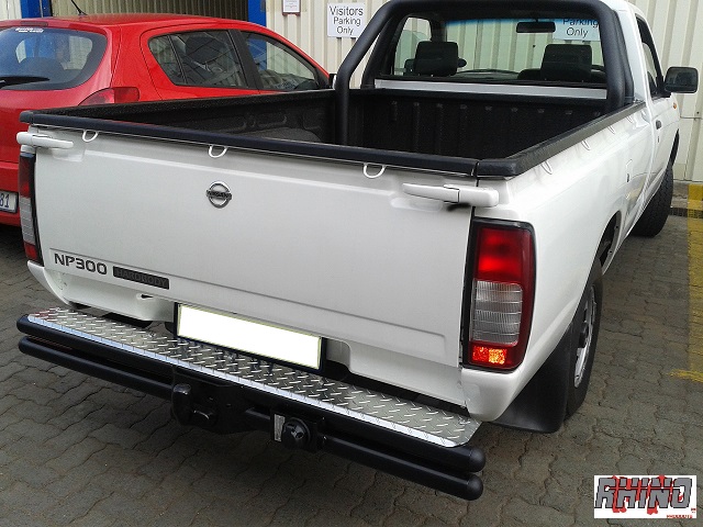 Nissan 1 Tonner/NP300 Tube Bumper (1988-) - N496FS