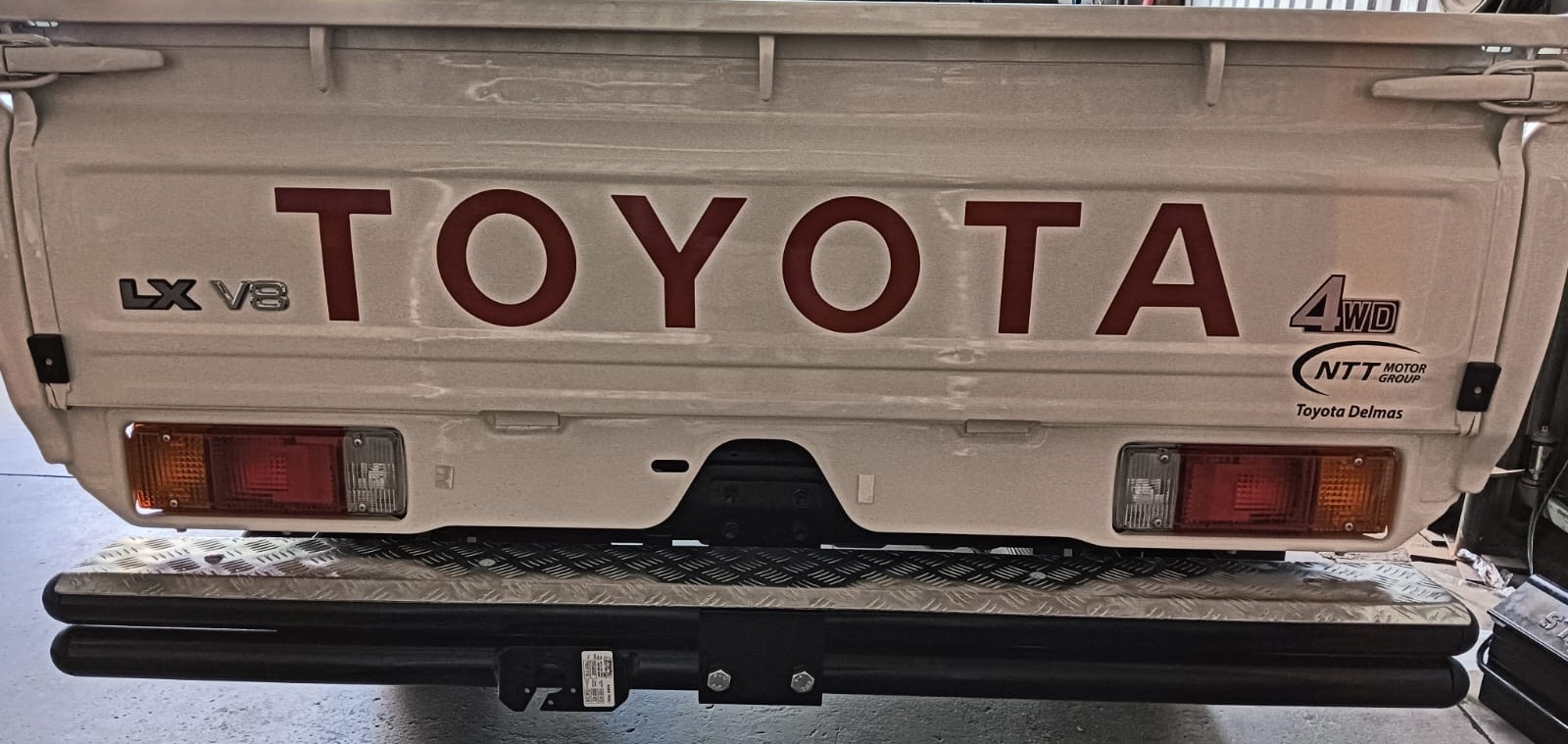 Toyota Landcruiser Pick Up Tube Bumper (2007-) - T637FS